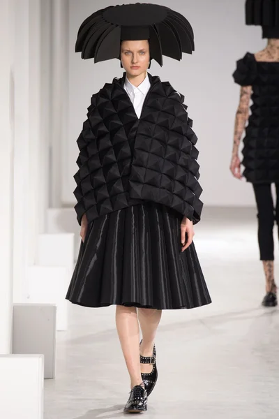 Look 12